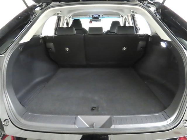 後席使用時でも、十分な荷室空間を確保しております。