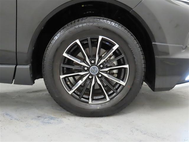 装着タイヤサイズは、２２５／６５Ｒ１７です。アルミホイールを装着しています。