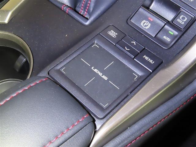 ナビやオーディオ、エアコンなどの操作は「リモートタッチ」で行います。