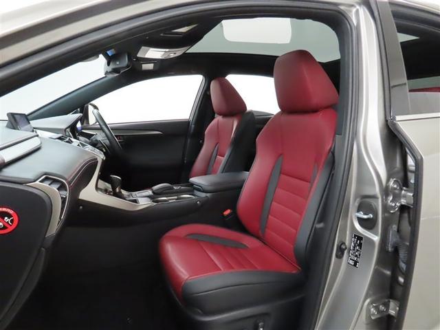 大きく開くドアでスムーズな乗降ができます。