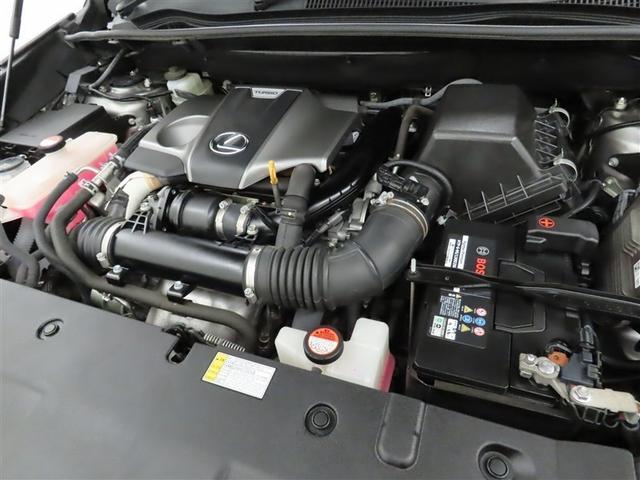 エンジンルームもしっかりクリーニングしております。