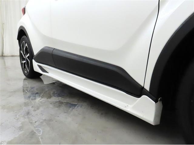 �s�q�c���T�C�h�X�J�[�g�𑕒����Ă���܂��B