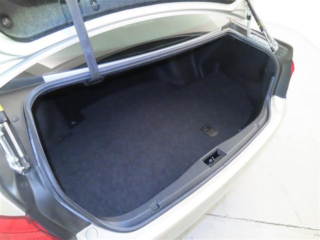 �J�����̑傫���A�e�ʂ̂���g�����N�𑕔����Ă���܂��B