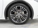 装着タイヤサイズは、195/50R19です。
