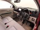 シンプルで使いやすいデザインの運転席です。