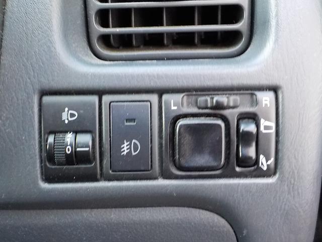 Keiワークス ベースグレード 5速マニュアル 4WD ターボ 社外HDDナビ シートヒーター 純正レカロシート 純正アルミ 純正エアロ ルーフスポイラー ワンセグTV 革巻きステア フォグライト ドアバイザー キーレス 電格ミラー(29枚目)