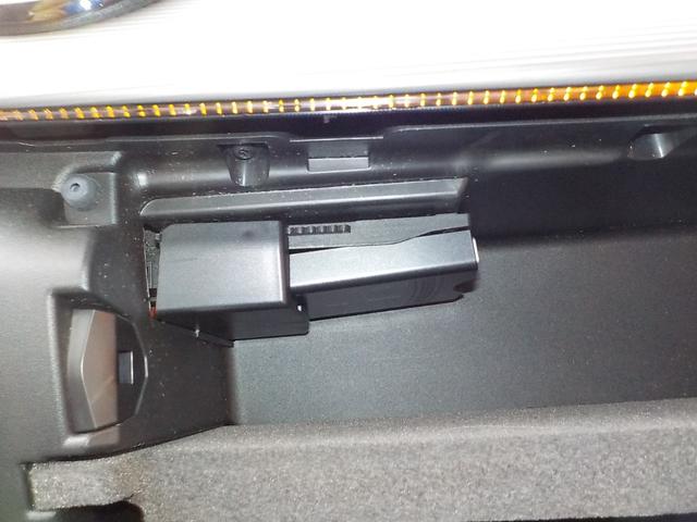 Bクラス B180 後期型 ターボ 純正HDDナビ バックカメラ LEDヘッドライト ETC ドラレコ クリアランスソナー クルコン フルセグ 前席シートヒーター キーレス 純正アルミ プッシュスタート 革巻きステア(19枚目)