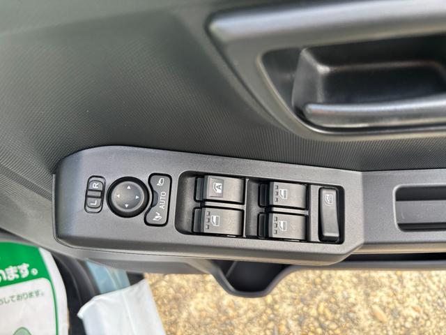 タフト Ｘ　届出済未使用車　禁煙　デュアルエアバッグ　安全ボディ　ＡＡＣ　キーフリー　記録簿　レーンキープ　横滑り防止機能　運転席エアバック　サイドエアバッグ　パワーウィンドウ　ＬＥＤヘッドライト　ガラスルーフ（22枚目）