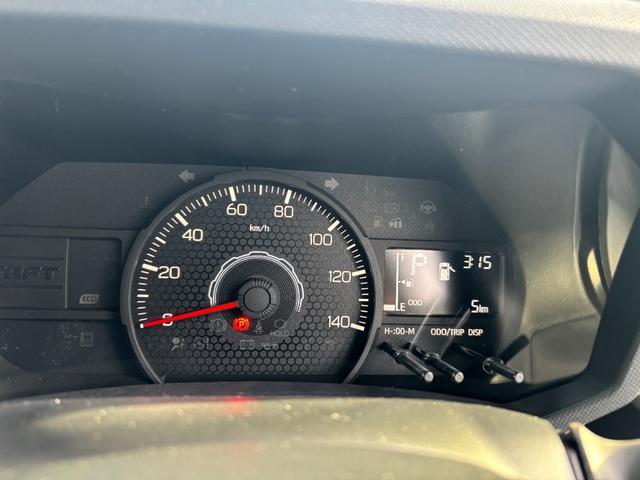 タフト Ｘ　届出済未使用車　禁煙　デュアルエアバッグ　安全ボディ　ＡＡＣ　キーフリー　記録簿　レーンキープ　横滑り防止機能　運転席エアバック　サイドエアバッグ　パワーウィンドウ　ＬＥＤヘッドライト　ガラスルーフ（26枚目）