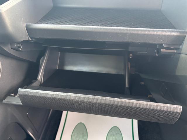 タフト Ｘ　届出済未使用車　禁煙　デュアルエアバッグ　安全ボディ　ＡＡＣ　キーフリー　記録簿　レーンキープ　横滑り防止機能　運転席エアバック　サイドエアバッグ　パワーウィンドウ　ＬＥＤヘッドライト　ガラスルーフ（40枚目）