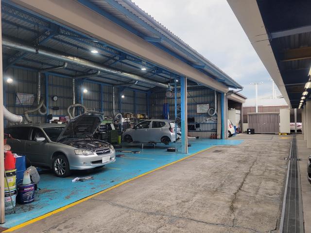 N-BOXカスタム ベースグレード 届出済未使用車 追従クルコン CMBS オートLED LKA 禁煙 電格ミラー ベンチシート オートエアコン スマートキ フルフラット LED 盗難防止装置 バックカメラ パワーステアリング ESC(63枚目)