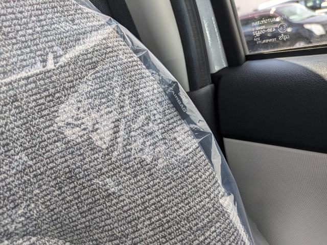 ムーヴキャンバス 届出済未使用車 オートライト バックカメラ USB ステアリングオーディオスイッチ リアパーキングセンサー オートエアコン プッシュスタート スマートキー 電動格納ミラー 左右電動スライドドア(45枚目)