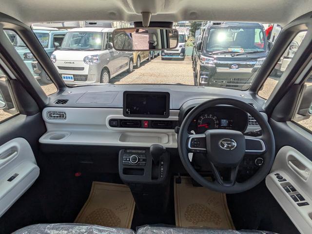 ムーヴキャンバス 届出済未使用車 オートライト バックカメラ USB ステアリングオーディオスイッチ リアパーキングセンサー オートエアコン プッシュスタート スマートキー 電動格納ミラー 左右電動スライドドア(49枚目)