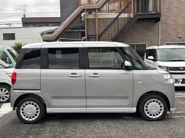 【キッズスペース】　待合室には小さなお子様も安心して遊んで待てるキッズスペースも完備しております。ご家族皆様でのご来店お待ちしております。