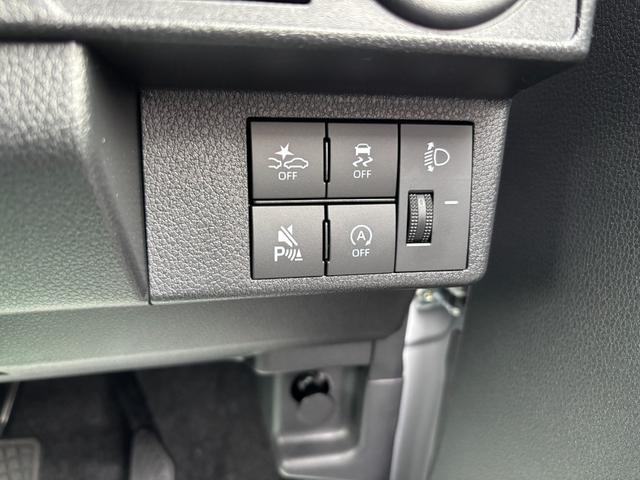 【屋根付き展示場】　　屋根付きの展示場もございますので、雨天時でも雨に濡れず、ゆっくりお車をご覧いただけます。