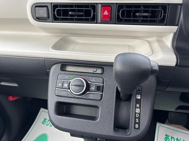 【キッズスペース】　待合室には小さなお子様も安心して遊んで待てるキッズスペースも完備しております。ご家族皆様でのご来店お待ちしております。