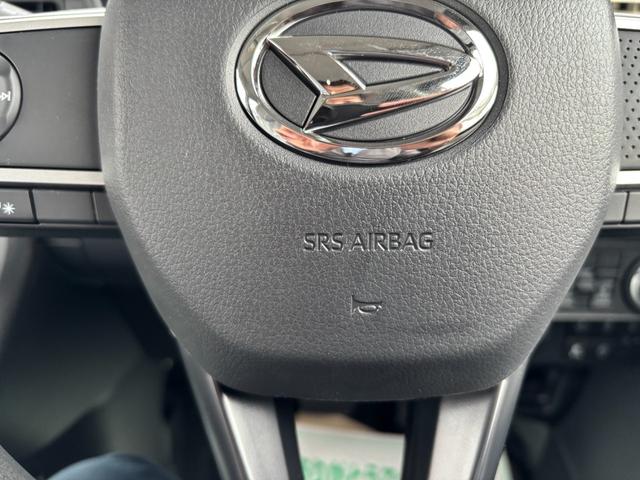 【鈑金修理】　最新設備を完備した鈑金工場も完備しておりますので、小さな傷や凹みから、事故での修理までお気軽にご相談下さい。保険会社との修理内容打ち合わせ等も行います。