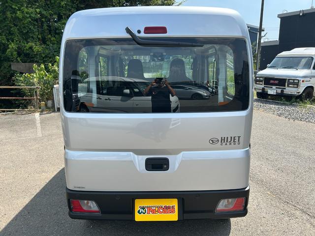 ハイゼットカーゴ スペシャル　届出済未使用車　両側スライドドア　パーキングセンサー　衝突軽減ブレーキ　マニュアルエアコン　パワーウィンドウ　盗難防止システム　禁煙車　エアバッグ　横滑り防止装置　アイドリングストップ（9枚目）