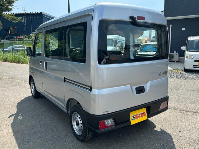 ハイゼットカーゴ スペシャル　届出済未使用車　両側スライドドア　パーキングセンサー　衝突軽減ブレーキ　マニュアルエアコン　パワーウィンドウ　盗難防止システム　禁煙車　エアバッグ　横滑り防止装置　アイドリングストップ（10枚目）