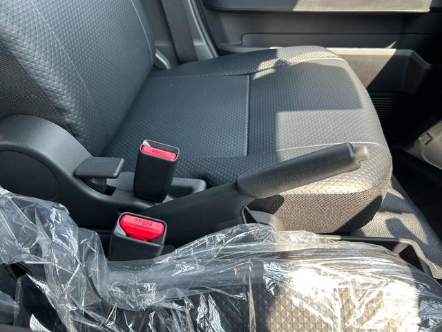 ハイゼットカーゴ スペシャル　届出済未使用車　両側スライドドア　パーキングセンサー　衝突軽減ブレーキ　マニュアルエアコン　パワーウィンドウ　盗難防止システム　禁煙車　エアバッグ　横滑り防止装置　アイドリングストップ（30枚目）