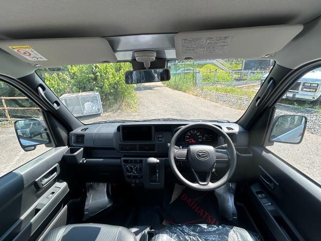 ハイゼットカーゴ スペシャル　届出済未使用車　両側スライドドア　パーキングセンサー　衝突軽減ブレーキ　マニュアルエアコン　パワーウィンドウ　盗難防止システム　禁煙車　エアバッグ　横滑り防止装置　アイドリングストップ（33枚目）