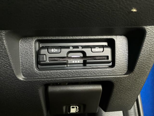 ノート Ｘ　Ｗエアバック　横滑り防止　スマートキー　サイドＳＲＳ　運転席エアバッグ　エアコン　パワーウィンドウ　キーレス　パワーステアリング　３６０度カメラ　オートブレーキ　セキュリティー　クルコン　ＬＥＤヘッド（11枚目）
