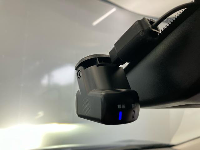 ノート Ｘ　Ｗエアバック　横滑り防止　スマートキー　サイドＳＲＳ　運転席エアバッグ　エアコン　パワーウィンドウ　キーレス　パワーステアリング　３６０度カメラ　オートブレーキ　セキュリティー　クルコン　ＬＥＤヘッド（12枚目）