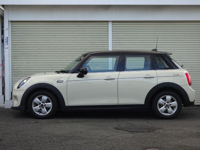 ＭＩＮＩ クーパーピカデリーエディション　新品タイヤ４本交換済み　純正メモリーナビゲーション＆前後ドラレコ　バックカメラ　Ｂｌｕｅｔｏｏｔｈオーディオ　ミュージックサーバー　ＵＳＢ　ＬＥＤヘッドライト　前席シートヒーター　禁煙車　ワンオーナー（8枚目）