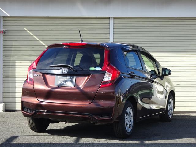 フィット １３Ｇ・Ｆ　禁煙　記録簿　イモビライザー　助手席エアバック　キーレス　ＡＡＣ　ワンオーナー　パワーウィンドー　スマートキ－　パワステ　運転席エアバッグ　横滑防止装置　ＡＢＳ　ｉ－ＳＴＯＰ（8枚目）