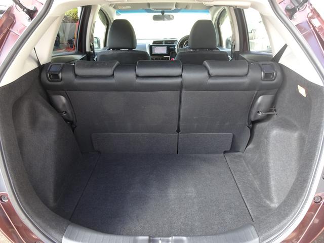 フィット １３Ｇ・Ｆ　禁煙　記録簿　イモビライザー　助手席エアバック　キーレス　ＡＡＣ　ワンオーナー　パワーウィンドー　スマートキ－　パワステ　運転席エアバッグ　横滑防止装置　ＡＢＳ　ｉ－ＳＴＯＰ（16枚目）