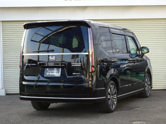ステップワゴン ｅ：ＨＥＶスパーダプレミアムライン　マルチカメラ　Ｗエアコン　両側自動ドア　Ｆセグ　ＵＳＢ接続　クリアランスソナ　クルーズＣ　助手席エアバッグ　スマートＫ　シ－トヒ－タ－　サイドカメラ　オットマン　電格ミラー　ＬＥＤライト　キーフリー（9枚目）