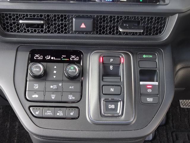 ステップワゴン ｅ：ＨＥＶスパーダプレミアムライン　マルチカメラ　Ｗエアコン　両側自動ドア　Ｆセグ　ＵＳＢ接続　クリアランスソナ　クルーズＣ　助手席エアバッグ　スマートＫ　シ－トヒ－タ－　サイドカメラ　オットマン　電格ミラー　ＬＥＤライト　キーフリー（13枚目）