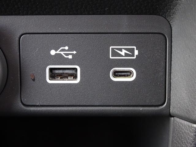 ステップワゴン ｅ：ＨＥＶスパーダプレミアムライン　マルチカメラ　Ｗエアコン　両側自動ドア　Ｆセグ　ＵＳＢ接続　クリアランスソナ　クルーズＣ　助手席エアバッグ　スマートＫ　シ－トヒ－タ－　サイドカメラ　オットマン　電格ミラー　ＬＥＤライト　キーフリー（14枚目）