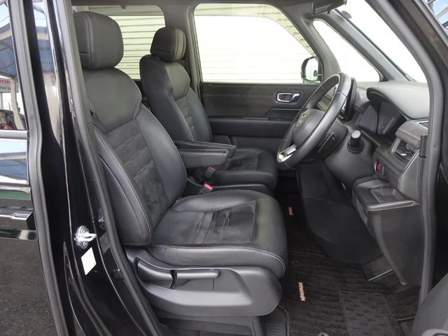 ステップワゴン ｅ：ＨＥＶスパーダプレミアムライン　マルチカメラ　Ｗエアコン　両側自動ドア　Ｆセグ　ＵＳＢ接続　クリアランスソナ　クルーズＣ　助手席エアバッグ　スマートＫ　シ－トヒ－タ－　サイドカメラ　オットマン　電格ミラー　ＬＥＤライト　キーフリー（19枚目）