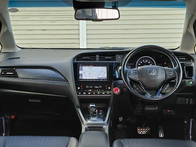 シャトル ハイブリッドＺホンダセンシング　ワンオーナー　クルーズコントロール　ＤＶＤ再生　ＬＥＤライト　バックカメラ　アイドリングストップ　シートヒーター　フルセグ　禁煙車　ドラレコ　スマートキー　ＡＢＳ（4枚目）