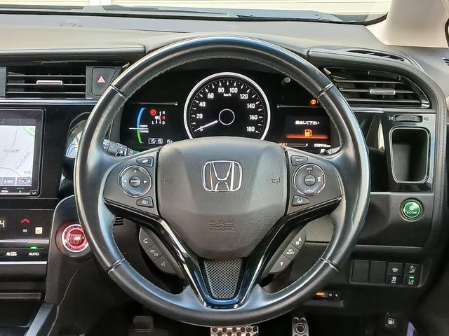 シャトル ハイブリッドＺホンダセンシング　ワンオーナー　クルーズコントロール　ＤＶＤ再生　ＬＥＤライト　バックカメラ　アイドリングストップ　シートヒーター　フルセグ　禁煙車　ドラレコ　スマートキー　ＡＢＳ（11枚目）