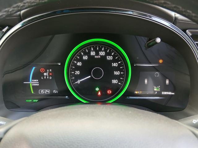 シャトル ハイブリッドＺホンダセンシング　ワンオーナー　クルーズコントロール　ＤＶＤ再生　ＬＥＤライト　バックカメラ　アイドリングストップ　シートヒーター　フルセグ　禁煙車　ドラレコ　スマートキー　ＡＢＳ（12枚目）