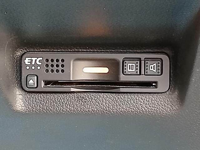 シャトル ハイブリッドＺホンダセンシング　ワンオーナー　クルーズコントロール　ＤＶＤ再生　ＬＥＤライト　バックカメラ　アイドリングストップ　シートヒーター　フルセグ　禁煙車　ドラレコ　スマートキー　ＡＢＳ（14枚目）