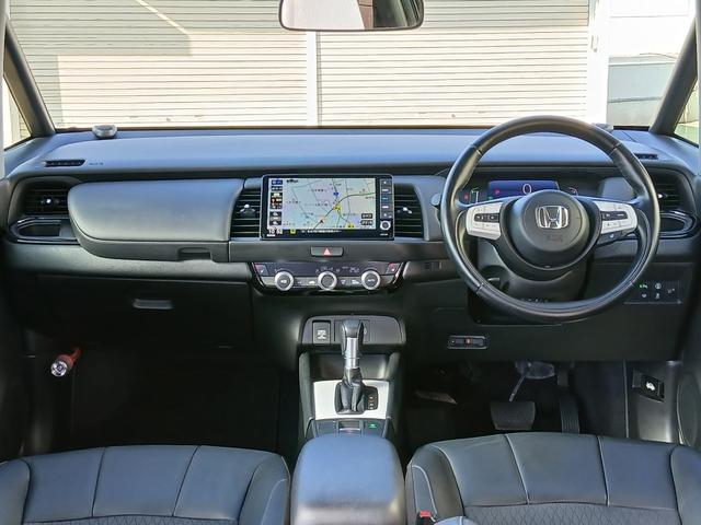 フィット ｅ：ＨＥＶリュクス　新品タイヤ４本交換付き　純正メモリーナビ＆前後ドラレコ　バックカメラ　障害物センサー　地デジチューナー　Ｂｌｕｅｔｏｏｔｈオーディオ　ＵＳＢ　前席シートヒーター　ＥＴＣ　禁煙車　ワンオーナー　ＬＥＤ（4枚目）