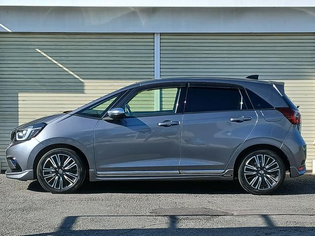 フィット ｅ：ＨＥＶリュクス　新品タイヤ４本交換付き　純正メモリーナビ＆前後ドラレコ　バックカメラ　障害物センサー　地デジチューナー　Ｂｌｕｅｔｏｏｔｈオーディオ　ＵＳＢ　前席シートヒーター　ＥＴＣ　禁煙車　ワンオーナー　ＬＥＤ（8枚目）