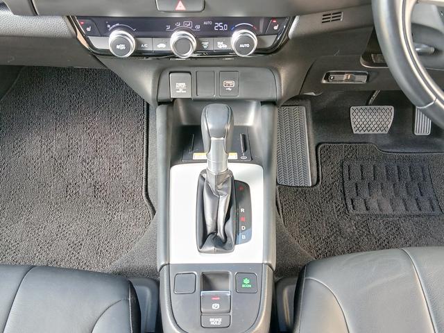 フィット ｅ：ＨＥＶリュクス　新品タイヤ４本交換付き　純正メモリーナビ＆前後ドラレコ　バックカメラ　障害物センサー　地デジチューナー　Ｂｌｕｅｔｏｏｔｈオーディオ　ＵＳＢ　前席シートヒーター　ＥＴＣ　禁煙車　ワンオーナー　ＬＥＤ（13枚目）