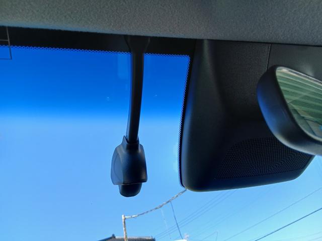 フィット ｅ：ＨＥＶリュクス　新品タイヤ４本交換付き　純正メモリーナビ＆前後ドラレコ　バックカメラ　障害物センサー　地デジチューナー　Ｂｌｕｅｔｏｏｔｈオーディオ　ＵＳＢ　前席シートヒーター　ＥＴＣ　禁煙車　ワンオーナー　ＬＥＤ（15枚目）