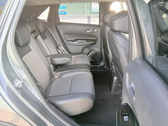 フィット ｅ：ＨＥＶリュクス　新品タイヤ４本交換付き　純正メモリーナビ＆前後ドラレコ　バックカメラ　障害物センサー　地デジチューナー　Ｂｌｕｅｔｏｏｔｈオーディオ　ＵＳＢ　前席シートヒーター　ＥＴＣ　禁煙車　ワンオーナー　ＬＥＤ（19枚目）