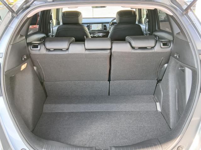 フィット ｅ：ＨＥＶリュクス　新品タイヤ４本交換付き　純正メモリーナビ＆前後ドラレコ　バックカメラ　障害物センサー　地デジチューナー　Ｂｌｕｅｔｏｏｔｈオーディオ　ＵＳＢ　前席シートヒーター　ＥＴＣ　禁煙車　ワンオーナー　ＬＥＤ（20枚目）