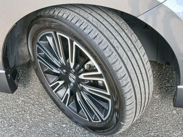 フィット ｅ：ＨＥＶリュクス　新品タイヤ４本交換付き　純正メモリーナビ＆前後ドラレコ　バックカメラ　障害物センサー　地デジチューナー　Ｂｌｕｅｔｏｏｔｈオーディオ　ＵＳＢ　前席シートヒーター　ＥＴＣ　禁煙車　ワンオーナー　ＬＥＤ（24枚目）