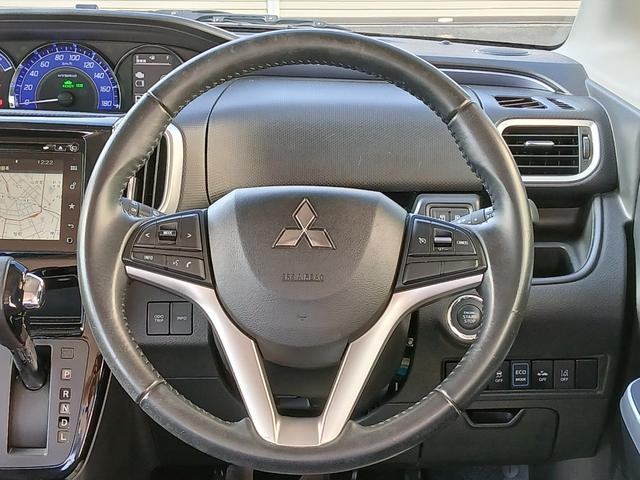 視界の良い運転席、ステアリング周りの画像です。