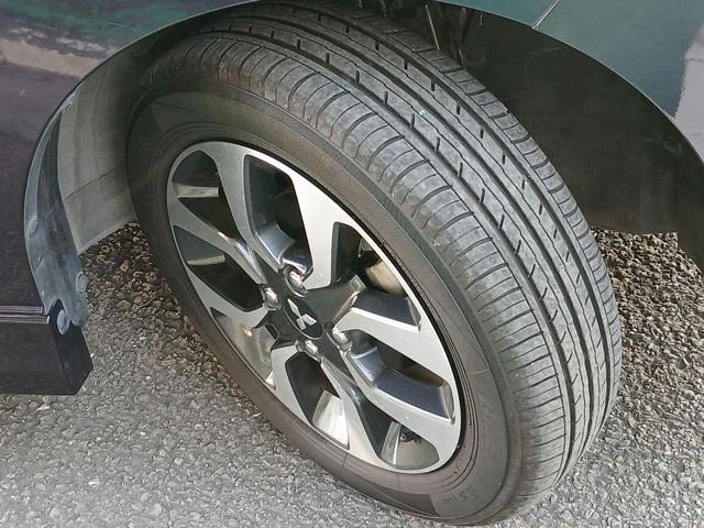 １６５／６５Ｒ１５タイヤの残り溝は約７〜６分山です。