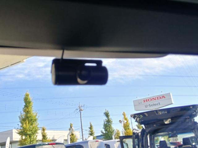 ＺＲ－Ｖ ｅ：ＨＥＶＸ特別仕様車ブラックスタイル　弊社元デモカー　純正コネクトディスプレイナビ＆３方向ドラレコ　バックカメラ　障害物センサー　地デジチューナー　Ｂｌｕｅｔｏｏｔｈ　ＵＳＢ　ヒーター付き本革電動シート　ＥＴＣ２．０　電動リアゲート（17枚目）