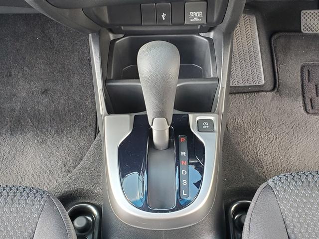 フィット 13G・Lホンダセンシング 新品タイヤ4本交換済み 純正メモリーナビ&前方ドラレコ バックカメラ 盗難防止装置 地デジチューナー Bluetoothオーディオ USB DVD/CD ETC LEDヘッドライト 禁煙車 ワンオーナ(13枚目)