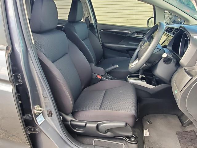 フィット 13G・Lホンダセンシング 新品タイヤ4本交換済み 純正メモリーナビ&前方ドラレコ バックカメラ 盗難防止装置 地デジチューナー Bluetoothオーディオ USB DVD/CD ETC LEDヘッドライト 禁煙車 ワンオーナ(18枚目)